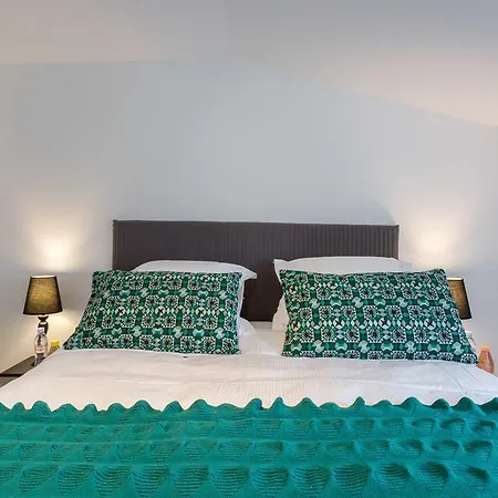 Like Home - Jacobins Apartment *